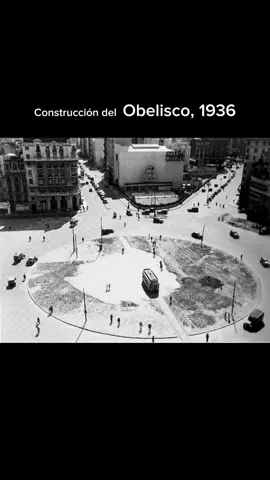 🏗 En sólo 64 días se convirtió una simple rotonda en el máximo monumento de Buenos Aires. 🔨El Obelisco fue construido en tiempo récord entre el 20 de marzo y el 23 de mayo de 1936. 🗿La historia cuenta que el radicalismo quería instalar allí un monumento al ex presidente Hipólito Yrigoyen. 🔧Pero el gobierno de ese momento en sólo dos meses, les ganó de mano. 😊 Espero que les haya gustado este vídeo que armé compilando 5 fotos tomadas casi desde el mismo lugar. …….. 📚 Pueden regalar mi libro de fotos comparativas para esta Navidad 🎄 ya viene envuelto para regalo 🎁  🚚Para envíos pueden escribirme a fotos.antiguas.ba@gmail.com o adquirirlo en ☕️ Tónico Café, Riobamba 1173, Recoleta. #buenosaires #argentina🇦🇷 #argentina🇦🇷 #arquitectura #obelisco 