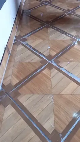 Eu hoje só vou varrer e passa pano ,mais na pratica é diferente 🤣🧹💦🪣#faxinanoquartodosfilhos #satisfatorioasmr #CleanTok #fy #limpeza #satisfying  #faxinanoquarto 