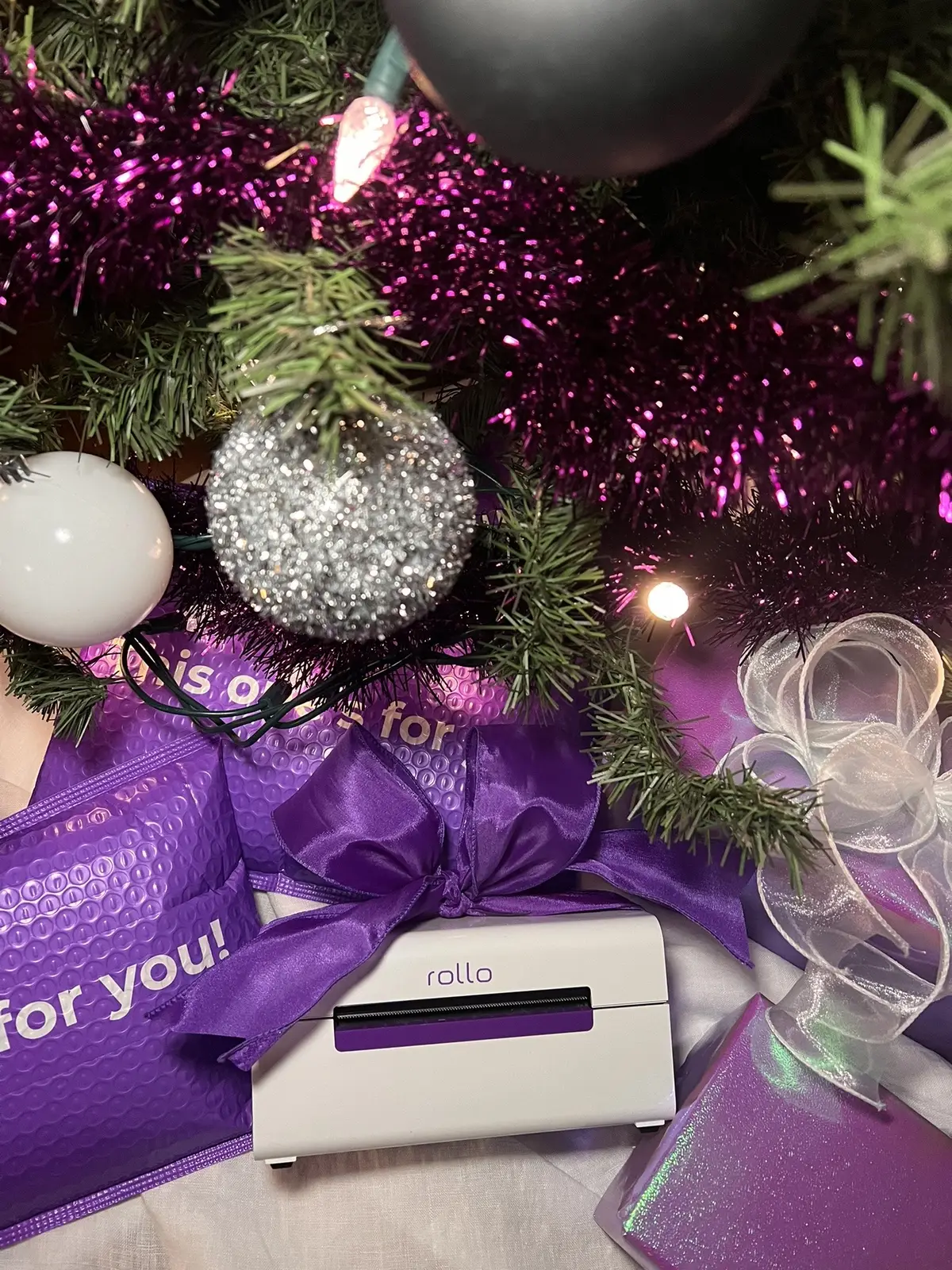 Paying full price for shipping will get you on the naughty list. #rollowireless #smallbusinessholiday #holidayseason #holiday2023