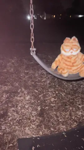 We can make it to friday #bringbackuglygarf #garfield #Plush #fypシ゚viral #xybca #trendin #song #music #sadgarfield #fyp 