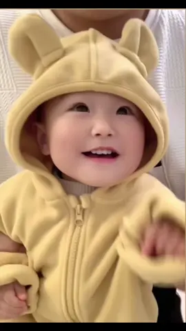 🥰#hcson #khoaitay #bekhoaitay #funnybabyvideos #funnybaby #yeucon #cute #embedangyeu 