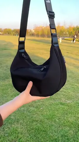 คุณต้องมีกระเป๋าสะพายข้างความจุขนาดใหญ่ที่ทนทานต่อการขีดข่วนและกันน้ำได้#กระเป๋าสะพายข้าง #แฟชั่นไทย #crossbody #กระเป๋าสะพายข้างสุดอินเทรนด์ #กระเป๋าสะพายข้างผู้หญิง #Backpack#fly