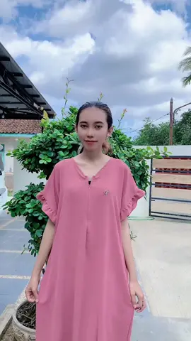Disangka pakai baju mahal terus 😭 padahal kan ini daster hemattttt!!!! #dasterkekinian #dastercantik #dastermewahhargamurah #dastersematakaki #dasterbusui #dasterlong #dasterclassic 