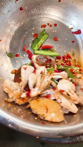 ยำปูม้าสุกปลาร้านัวร์ๆจ้า😍😍😍 #ตําแซ่บสารคามสาขา1 #ของกินมมส24ชม #มมสของอร่อย #ร้านอาหารมมส #อย่าปิดการมองเห็น 