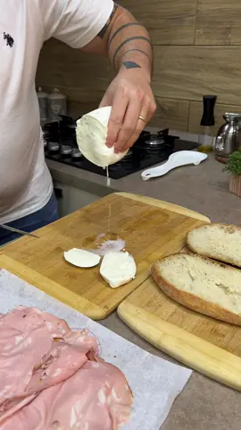 per i residenti in Italia: https://amzn.to/41fPadz - Per i residenti all’estero http://www.carlogaiano.net/ricettario/  🎉🎉 cercalo su Amazon scrivendo CARLO GAIANO oppure link in bio❤️ #carlogaiano #yummy #mortadella 