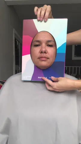 Teste de Coloração Pessoal 🌈 Depois de fazer teste com os tecidos  , usamos o material para concluir todo processo.  Aqui descobrimos o subtom de pele , quente ou frio , depois descobrimos em de qual estação , e finalizamos com teste de contraste , onde a cliente descobre as melhores estampas e tons de cabelo. Concluindo o teste a cliente recebe a cartela de cores completa com tons certos que favorecem sua beleza natural , e dentro disso também descobre quais melhores tons para cabelo , maquiagem e acessórios. Ajudando a cliente a ser mais intencional e acertiva  nas sua as escolhas. #coloracaopessoal #coloracaopessoalparavoce #invernofrio #consultoriadeimagem 