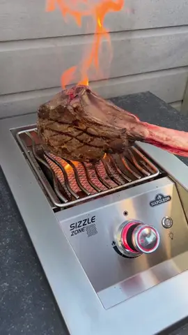 Tomahawk Steak perfection in the Sizzle Zone by @grillbuddy! 🔥🥩 Who's joining us for a sizzling adventure this weekend? 🔥 #napoleonproducts #napoleongrill #napoleonfreestyle #grillingszn #readytogrill #napoleonmoments #bbqlife #bbqsecrets #bbqtime #bbqnation #napoleonbbq