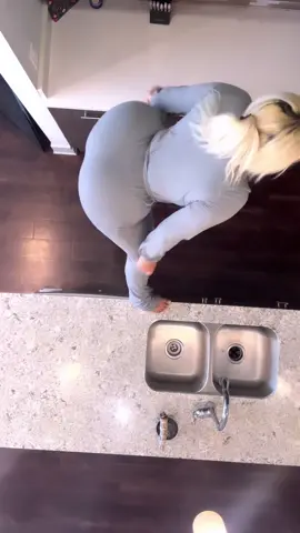 Ceiling Challenge 🍑😊 #jid #surroundsound #ceilingchallenge #dancechallenge #reels #tiktok ##dance #fyp #foryoupage #foryourpage #viral #discovery #fypp #trending 