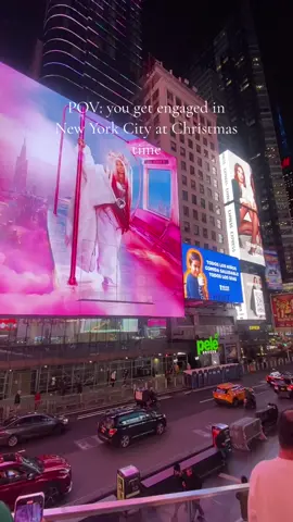 SCREEEEAMING #nycfood #christmas #engagment #newyorkcity #fiancee💍 