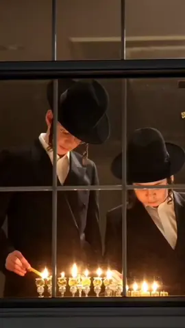 Para todos os ratos Anti-Semitas que tomaram coragem de sair do buraco, só tenho uma coisa a dizer a vocês.... a chama judaica jamais se extinguirá. #chagsameach #chanukah #hanukkah #hanukah #yomtov #shabbatshalom #yeshua #yeshuahamashiach #shabbat  #judaismomessianico #luzdomundo #festadasluzes 