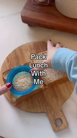 Pack some lunch with me 🍴#packedlunch #lunchbox #lunchboxideas #lunchtime #asmr #asmrfood #momlife 