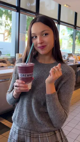Teaming up with Erewhon for a smoothie collaboration created by singer/songwriter @Olivia Rodrigo is never a bad idea, right? Stop by your local @Erewhon Market store to try for yourself this GUT-friendly smoothie, or get inspired to re-create it at home with the ingredient link in bio.  #fyp #foryou #honey #smoothie #smoothies #smoothierecipe #smoothietok #FitTok #Fitness #oliviarodrigo #workout #Fitness #postworkout #preworkout #Foodie #food 