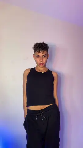 Essa ta tão chic #bellakeo @Anitta @Peso Pluma 