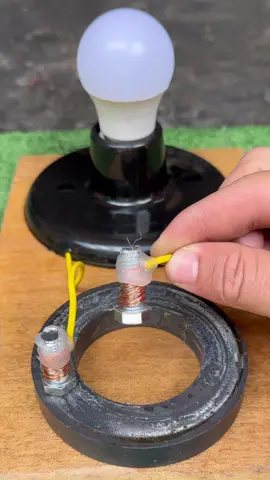 Eficientemente 1300w de energia de alimentação livre do ímã 🧲🧲 #energia #eletrica #eletricista #projetos #solucoes #lampada #facavocemesmo #ferramentas #tools #DIY #economia 