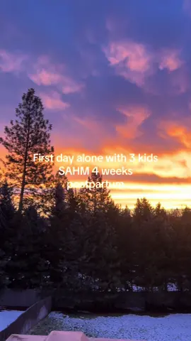 I meant SUNRISE 😂 #postpartum #postpartumrecovery #breastfeeding #newborn #MomsofTikTok #momvlog #4weekspostpartum #dailyvlog #dailyvlogger 