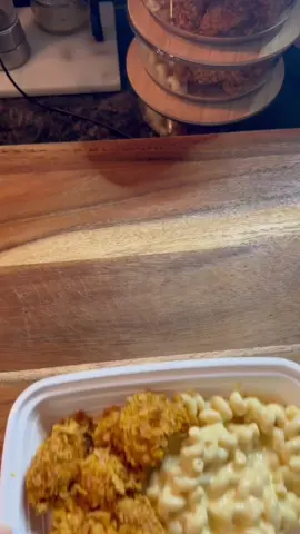 This is one of those recipes that you’d never think of being for weight loss when your eating it. It’s packed full of flavor, texture, and protein.  Cals: around 438 per container and 56.4 grams of protein I bought all ingredients from Walmart and the total came out to be $27.33.  Ingredients: 20 oz chicken breast  Corn flakes for breading  2 eggs  Protein  pasta of choice ( I used banza)  1 and 1/2 cup of low fat cottage cheese  1/2 cup low fat shredded cheddar cheese 1/2 cup low fat milk of choice  1 pack of Mac and cheese powder Seasonings used: Garlic powder  Black pepper  Salt  Paprika  Chicken bouillon  Hope you enjoy! 🫶🏼