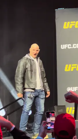 Sean Strickand, Alexander Volkanovski and ‘Suga’ Sean O’Malley touch down in Sin City 😮‍💨 #ufc297 #ufc298 #ufc299 #UFC #mma #ufctok #mmatok #seanstrickland #alexvolkanovski #seanomalley 