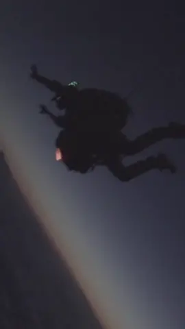 Let’s go! 💪🏽 MARSOC operators free fall into the night ⚡️ 🎥: @marines  ✂️: @wetsu_co  #aatw #usmc #marsoc #sof #airborne 