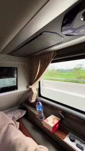 1st time coba sleeper bus @Sinar Jaya Official Suite Class Malang – Lebak Bulus 🚌  #sinarjaya #sinarjayagroup #sinarjayamania #sinarjayasuitesclass #sinarjayasleeper #busmania #busmaniacommunity #busmania #holobisenakngebis 