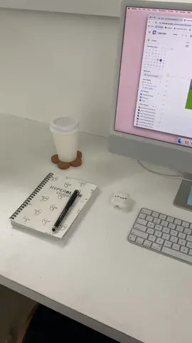 Finally Fri 🤩 #dailyvlog #workday #dayinmylife #workdayinmylife #grwm #djerfavenue #getdressedwithme #dtla #studio #samples #OOTD #DailyRoutine #workvlog #fyp 