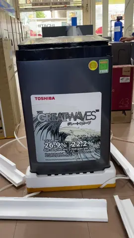 MÁY GIẶT TOSHIBA AW-M1100JV(MK)- Xuất Xứ: Thái Lan Mang lại sự mới mẻ cho không gian của gia đình. Với khối lượng giặt 10kg, sản phẩm sẽ đáp ứng được nhu cầu giặt giũ cho gia đình trên 7 người. Thiết kế sang trọng với vỏ máy kim loại Nắp kính cường lực bo tròn, hỗ trợ đóng chậm an toàn Công nghệ Greatwaves giặt siêu sạch Chế độ I-CLEAN tự động vệ sinh lồng giặt Chế độ Fuzzy logic tự động cân chỉnh lượng nước