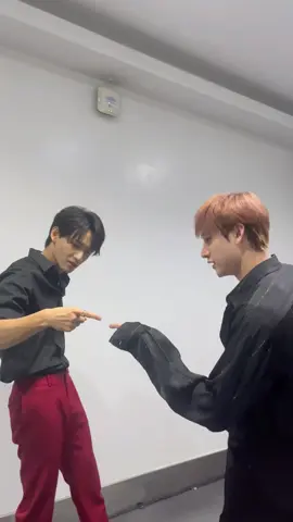 #방찬 의 #락챌린지 #LALALALA_Challenge 🤘 w/ #YAOCHEN #야오천!✨ #StrayKids #스트레이키즈 #BangChan #樂_STAR #ROCK_STAR #락 #樂 #LALALALA #YouMakeStrayKidsStay #NewMusic 
