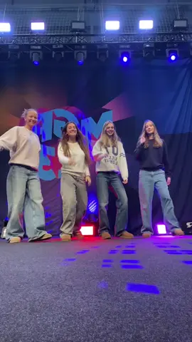 Hvad er din yndlings MGP sang? 🩷💙🙆‍♀️🪩  #mgp2023 #dance #beatjumpdansere #viral #fyp 