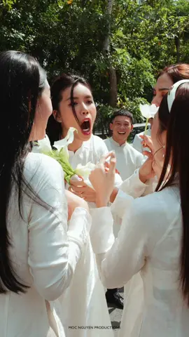 Diễm My tung bó hoa cưới nhả vía cho hội chị em, kết quả không thể ngờ được ✌️  #minhtu #vohoangyen #hoacuoi #diemmy #diemmy9x #damcuoisaoviet #giaitritiktok #saoviet #hoiphudau #weddingtrends #weddingfilm #mocnguyenproductions #mocnguyen 