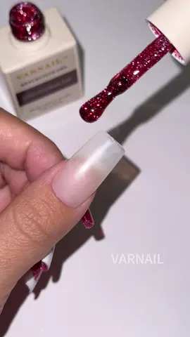 😍✨So obsessed with this Sparkling Christmas Red Color! And you? VARNAIL Reflective Gel RG20 Bordeaux Red! #nailtutorials #varnail #winternails #solidgel #gelpolish #nailhack #nailsalon #cateyegel #newyear #holidaynails 