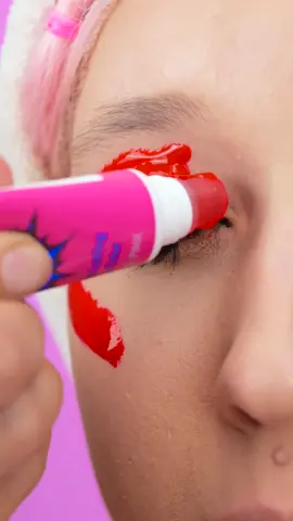 WOW she looks F-A-B-U-L-O-U-S 😯✨💄 #unusualmakeup #cosmetics #123gohouse #makeuphacks 