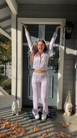 Do u want a video about Christmas tree?😍🎄 #christmas #christmastree #christmasdecor #christmasideas #decor #decorideas #frontdoordecor #frontdoormakeover 