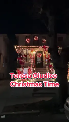 Ohhh mah gahhh so festive #merrychristmas #teresagiudice #christmastree #chritmaslights #dykerheights #lightshow 