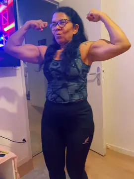 Se eu não gostar de mim quem é que  vai gostar, eu  tô me achando mesmo e quem você mesmo?