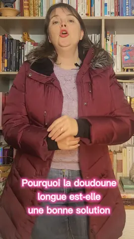 ❄️ La doudoune contre le froid sec 👌🏻🧤 Autre super choix pour se protéger des températures   basses voire négatives, la doudoune longue.  J'ai acheté la mienne à New-York 🗽, il y a 8 ans.  Je l'adore parce qu'elle me permet d'avoir chaud !!! 🤔 C'était pas gagné, car comme je vous le raconte dans mon nouvel article sur le blog, je trouvais les doudounes peu flatteuses. Mais heureusement les stylistes ont fait d'immenses progrès et les doudounes d'aujourd'hui n'ont plus rien à voir avec les anciennes. 🧣Je vous explique pourquoi elle est top contre le froid sec. La fourrure, la capuche, le duvet, la longueur, c'est une couette portable 😉 (Margiela avait fait ça, incroyable !!!) Et vous, vous aimez les doudounes ? 😘 #Personalshopper #Personalshopping #Happypersonalshopping #doudoune #conseils #Conseilmode #avoirchaud #nepasavoirfroid #Bienauchaud #serechauffer #duvet 