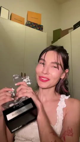 Que honra ser premiada  na categoria #CleanTok no premio  #TikTokAwards23 obrigada #unilever e obrigada a todos que sempre apoiaram meu  projeto #Cleanpedia_br #CleanTok 🙇‍♀️💗 ninguem faz fada sozinho e eu si estou aqyi pq vcs estao cmg 💗