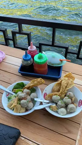 Bakso #sarangan #pecelsarangan #mentahansarangan #prahusarangan #mentahan sw telaga sarangan #magetan24jam 