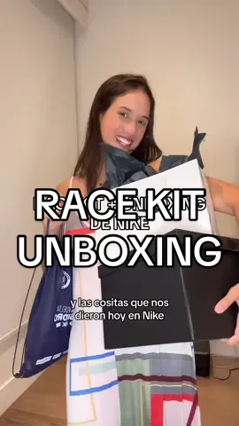 Listísima para mañana! Que linda carrera se viene para cerrar el año de la mejor manera 🤩💫✨ #Running #runningkit #racekit #nike #runnerera #runningera #unboxing #runningoutfit #lima #peru #correr #carrera 