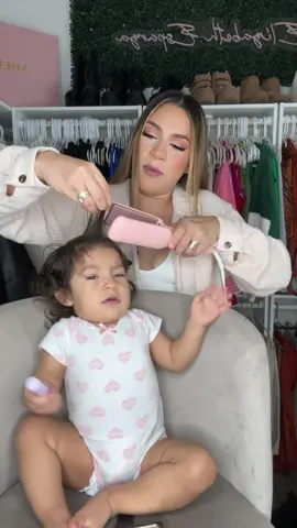 Le planchamos el cabello a navany 😍 #navany #mazapan #straighthair #fyp #momanddaughter #grwm 