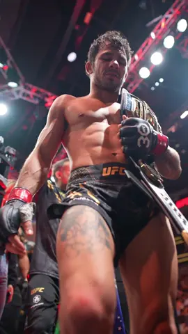 AAANNNDDDD STILLLLLL 🏆🏆 #alexandrepantoja #UFC #mma