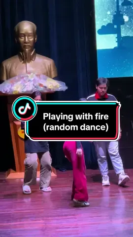Này là event nhỏ của khoa Đông Phương trường tui, tui ở khoa khác mà cũng bon chen vô đây để quậy đục nước cái random dance =)))))  Nếu được thì tui cũng muốn chơi nữa nha tại vuiiii  #fyp #tiktok #kpop #randomdance 