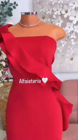 O queridinho da nossa loja !!!  Vestido vermelho com babado transversal. . disponível nonosso site. . #lojaonline #vestidoanonovo #vestidonatal #vestidobabado #vestido #look 