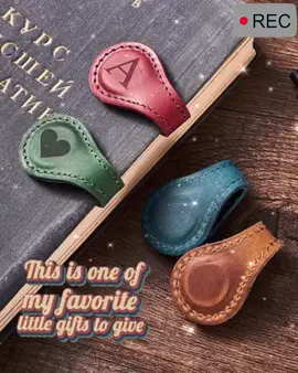 ❤️Surprise your nerdy friends with a custom magnet leather bookmark!✨add their initials,or theasured words for a gift they’ll cherish with every new bok they red