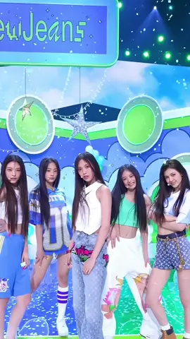 Newjeans “Attention” // 22:01 // #newjeans #attention #fancam #hybe #performance #concert #stage #music #dance #song #christmas #debut #aespa #bts #lesserafim #christmas #hanni #haerin #hyein #danielle #nmixx #twice #itzy #ive #gidle #fyp 