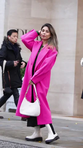 #LondonFashion #StreetStyleUK #WomensFashion #LondonStreetStyle #FashionTrends #StyleInspiration #UrbanWear #FashionInfluencer #UKStyle #ChicLook #TrendyOutfits #Fashionista #CityFashion #StyleGuide #LondonLook