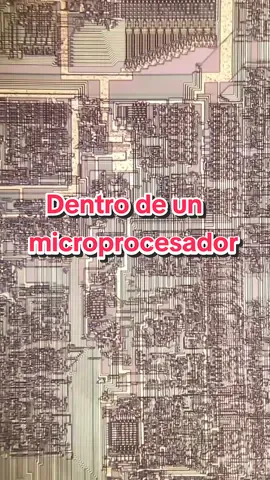 Un microprocesador es un circuito integrado que funciona como el cerebro de una computadora, encargándose de realizar operaciones aritméticas y lógicas. Se fabrica mediante un proceso de fabricación semiconductor, que implica la deposición de capas de materiales sobre un sustrato de silicio, seguido de litografía para crear patrones en esas capas. Luego, se realizan procesos de difusión y grabado para definir los elementos necesarios, como transistores y conexiones. 
 El primer microprocesador comercialmente exitoso fue el Intel 4004, lanzado en 1971, con una velocidad de reloj de 740 kHz y 2,300 transistores. 
 Los microprocesadores modernos, como los de la serie Intel Core o AMD, pueden tener miles de millones de transistores y velocidades de varios gigahercios. 
 La Ley de Moore predice que el número de transistores en un microprocesador se duplica aproximadamente cada dos años, lo que ha sido una tendencia constante en la industria. 
 Visto en: albin.jd 
 #Microprocesadores #Tecnología #Curiosidades #Innovación #Informática #ProcesoSemiconductor
