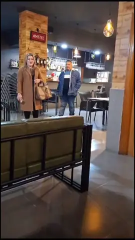 Les compramos camisas iguales a nuestros esposos y esta fue su reacción #broma #Amigos 🤣😜@TATA’S GRIIL ALICANTE @marleny @Alimorales @Gabbiie1411 @karolmorales 