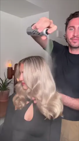 #ExtraShineSpray by #ColorWow gives major light reflection and light hydration without feeling greasy! #shinespray #shinyhair 