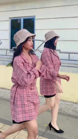 Kece kan outfitnya. Kembaran yuk bareng bestiemu. Btw outfit by 3h ya, ready dichandra metro. #eyetoeye #diamond #3h #OOTD #blazer #fashioncewek #OOTD #chandrametro #fyp #lampungviral 