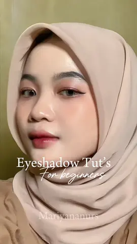 Sefruit tuts pakai eyeshadow untuk pemulaa kaya aku! Pakai eyeshadow yang superr cutiee dari @barenbliss_id 🧚🏻‍♀️💗 Semoga membantu yach!! #eyemakeyoulook #barenbliss #tutorialeyeshadow 