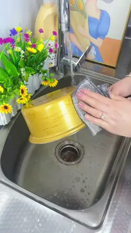 Cuối cùng tôi phát hiện ra chiếc khăn rửa bát dây thép siêu dễ sử dụng này, không dính dầu, dễ lau chùi và có khả năng làm sạch tuyệt vời! #giadungnhabep #tienich #thietthuc #jizonguyen 